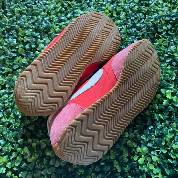 Authentic Vintage Nike Sneakers 8/8.5 - Picture 7 of 10